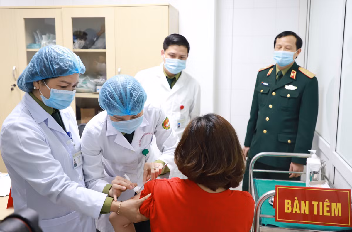 Chinh phu ban hanh Nghi quyet ve mua va su dung vac-xin phong COVID-19