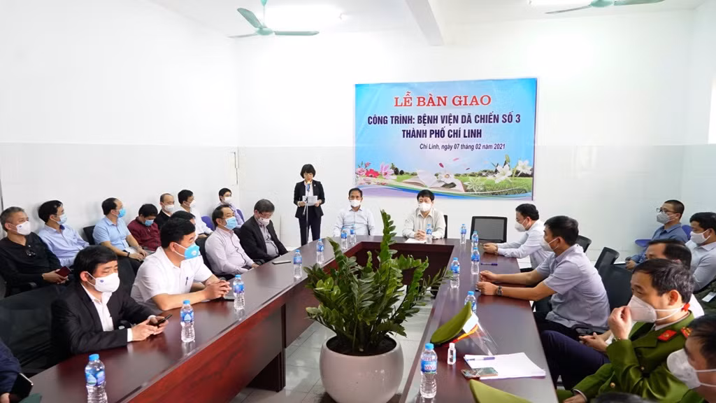 Bà Vũ Thị Cẩm Trang - Phó Chủ tịch, Tổng Giám đốc Sun Group Vùng Thủ đô cho biết, việc hoàn thành một công trình BVDC đạt tiêu chuẩn trên một cơ sở vật chất đã bỏ không 15 năm, tại một địa bàn mà tập đoàn không có sẵn nguồn nhân lực, vật lực ban đầu, thực sự là điều không dễ dàng. Nhưng với trách nhiệm xã hội của một doanh nghiệp Việt Nam, vì cộng đồng, vì thắng lợi chung của đất nước trong cuộc chiến chống dịch bệnh COVID-19, Sun Group đã không do dự khi được UBND tỉnh Hải Dương tin tưởng giao phó trách nhiệm thiết lập BVDC số 3. 