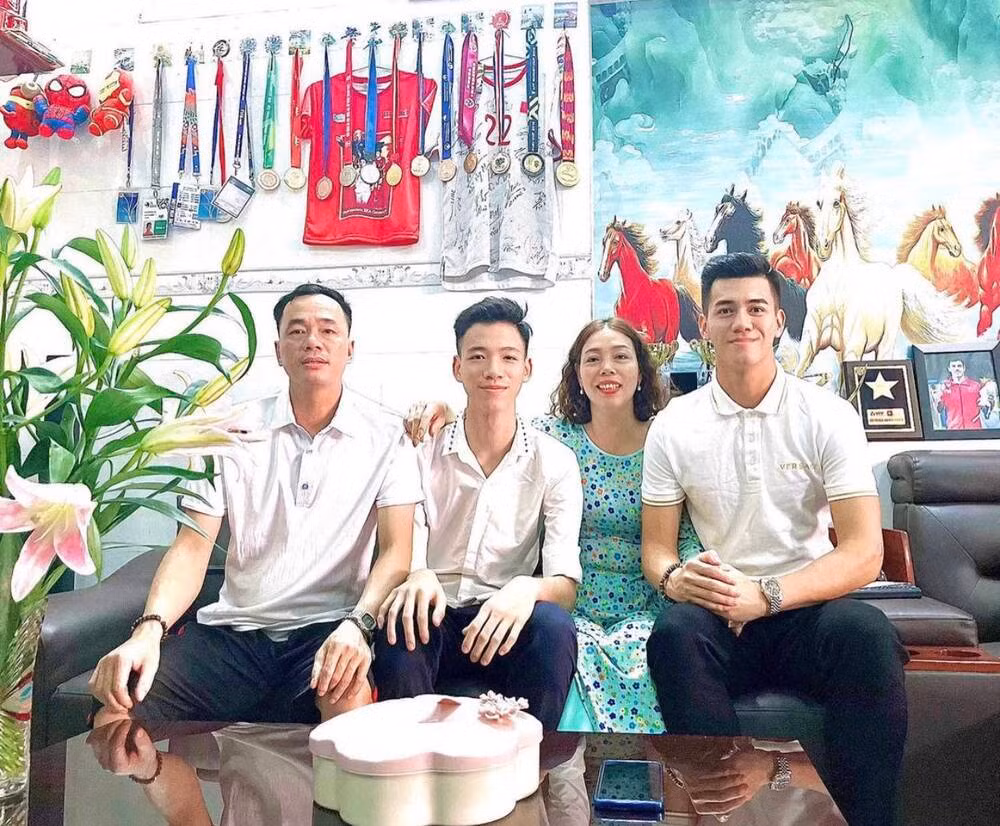Dan cau thu Viet khoe anh don Tet am ap ben gia dinh trong ngay dau nam moi-Hinh-9