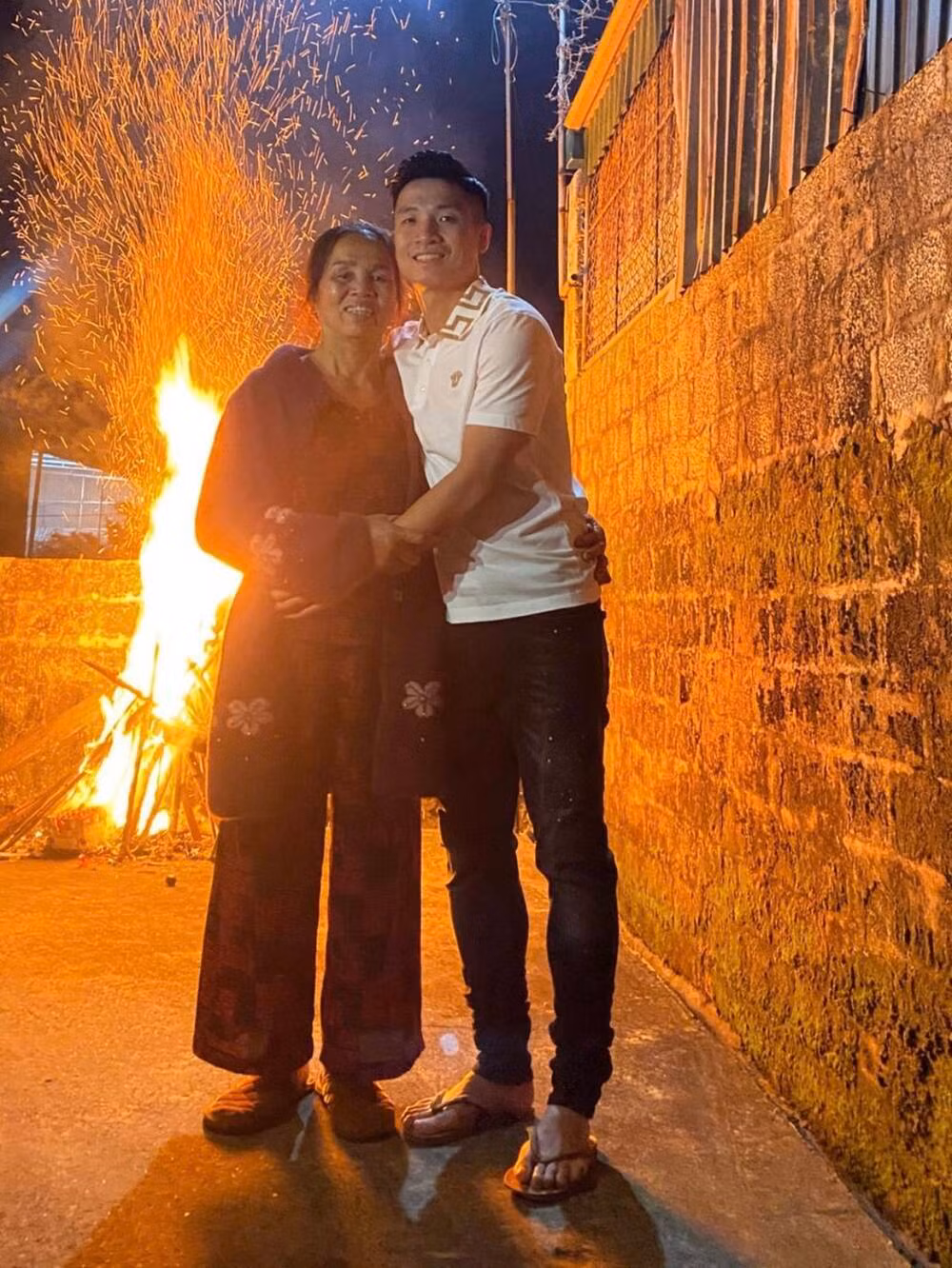Dan cau thu Viet khoe anh don Tet am ap ben gia dinh trong ngay dau nam moi-Hinh-6
