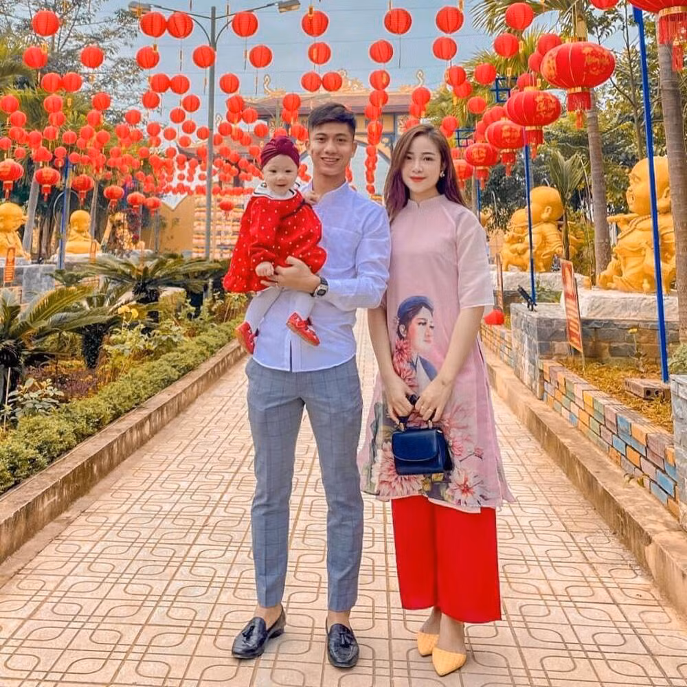 Dan cau thu Viet khoe anh don Tet am ap ben gia dinh trong ngay dau nam moi-Hinh-11