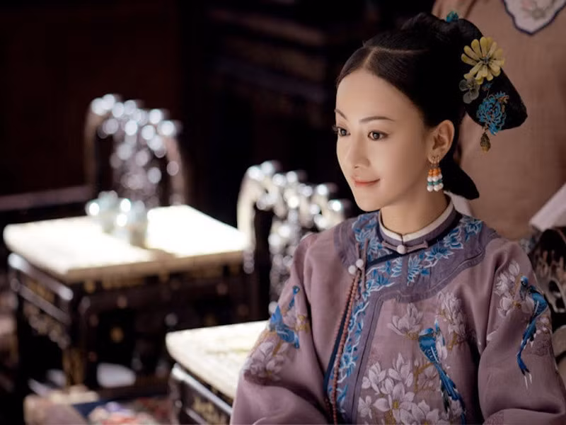  Ngư Huyền Cơ là một tài nữ trứ danh ở thời kỳ Vãn Đường, nổi tiếng với sắc vóc kiều diễm và tài năng thi ca trời phú. Cùng với Tiết Đào, Lý Quý Lan và Lưu Thái Xuân, nàng được mệnh danh là một trong tứ đại nữ thi nhân thời Đường. Các tác phẩm thơ văn của Ngư Huyền Cơ hầu như đều nói về tình cảm của người phụ nữ lúc bấy giờ và đều được đón nhận nồng nhiệt.