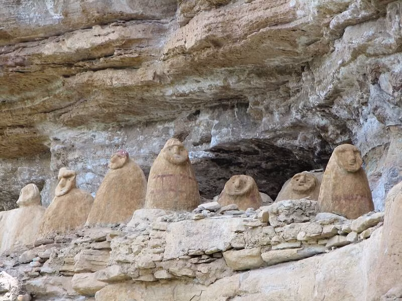 Các quách Purunmachos của Karajia không phải là những quan tài duy nhất trong khu vực Chachapoyas. Trên bờ phía tây của sông Utcubamba, nhiều quan tài khác với kích thước khác nhau đã được xác định. Tuy nhiên, việc tiếp cận các di tích này rất khó khăn, chỉ một số nhà khảo cổ học và đoàn phim có thể đến gần.