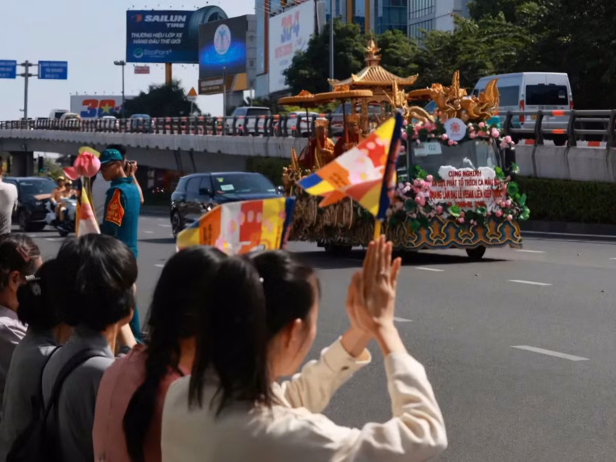 Xá lợi Đức Phật được cung rước bằng chuyên cơ đã đến Việt Nam - Hình 5 Xa loi Duc Phat duoc cung ruoc bang chuyen co da den Viet Nam-Hinh-5