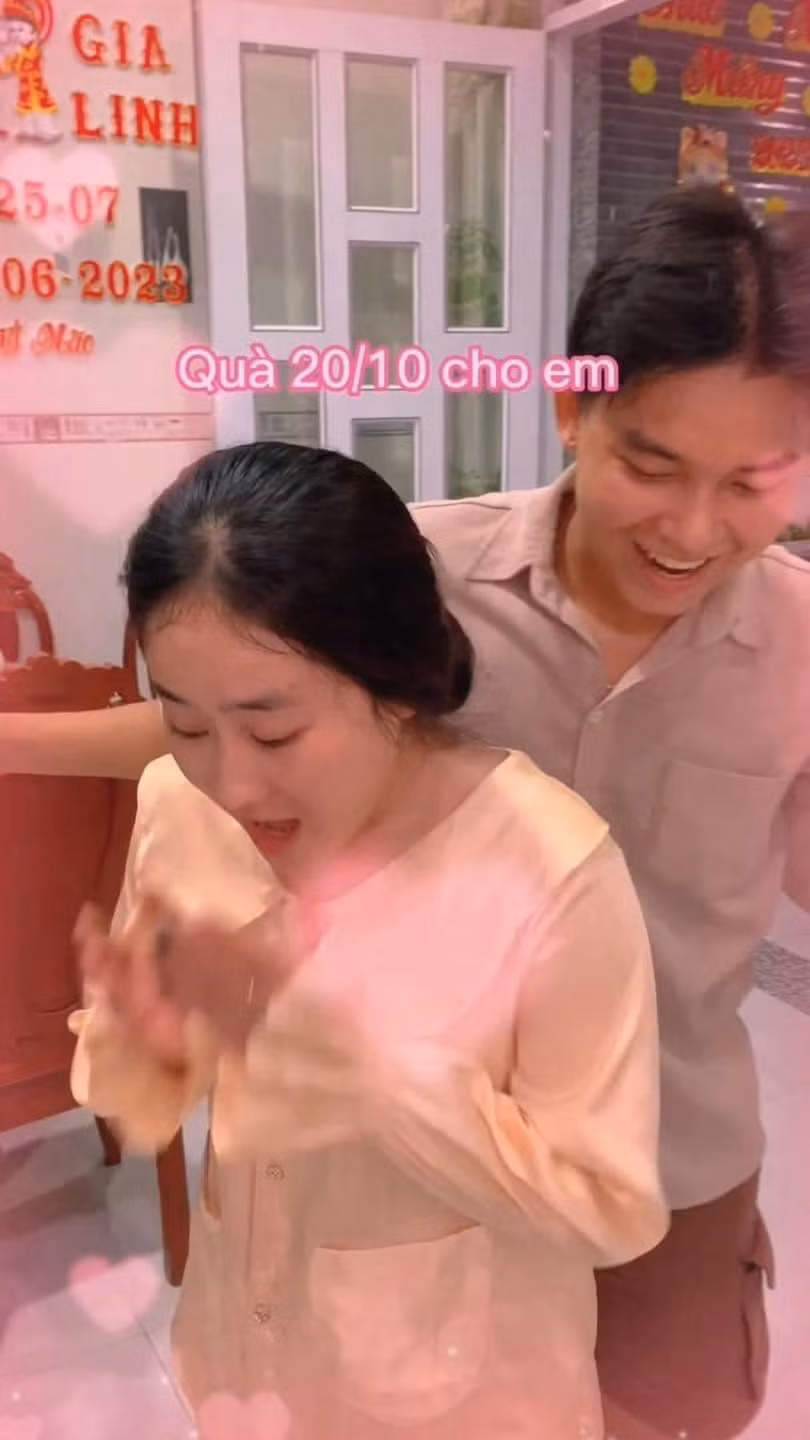 Cách tặng quà bất ngờ khiến cô vợ vô cùng ngạc nhiên và hào hứng.