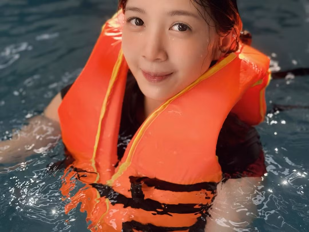Hoàng Huyền sở hữu đôi mắt to tròn trong vắt, gương mặt nhỏ nhắn cùng nét mặt đáng yêu.