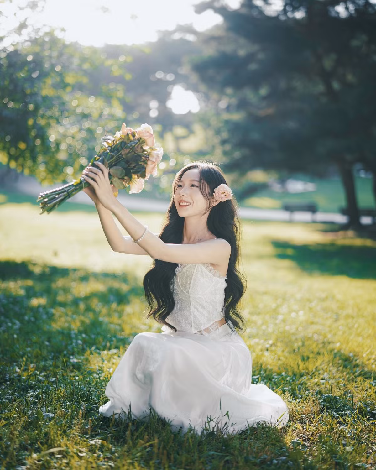 Yuna Vũ (Vũ Kiều Anh, SN 1998) hiện đang là một trong những mỹ nhân được chú ý khi tham gia show hẹn hò Đảo Thiên Đường.