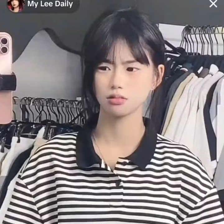 Hình ảnh cô nàng bắt đầu viral trên mạng xã hội với đoạn clip Mỹ Lệ khóc mếu trên livestream vì bị bom hàng. Trong clip này, cô gái xinh đẹp vừa nói tiếng Kinh lơ lớ vừa ấm ức khi khách hàng trêu đùa quá mức.