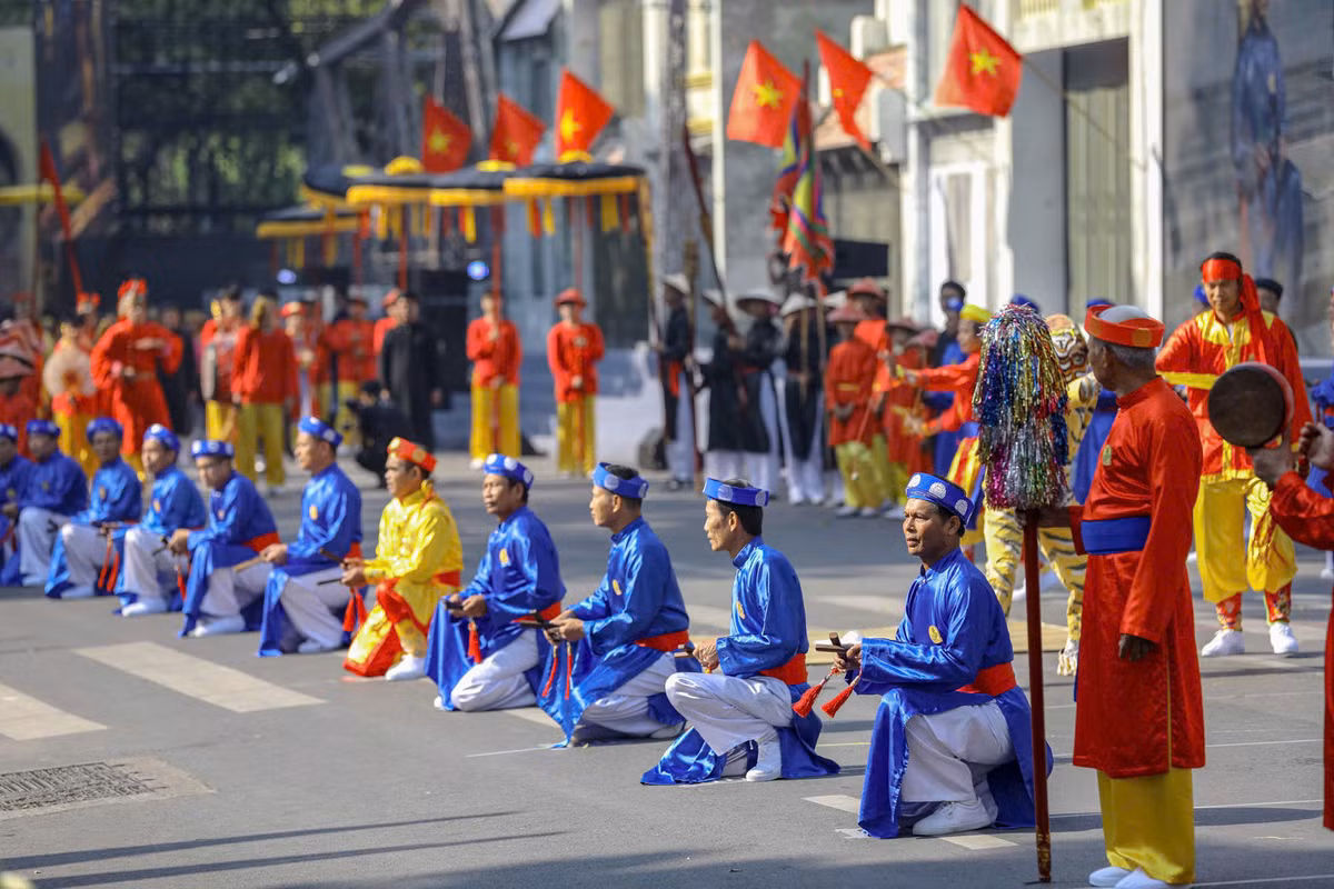 Tại không gian phố đi bộ các di sản văn hoá phi vật thể được tái hiện.
