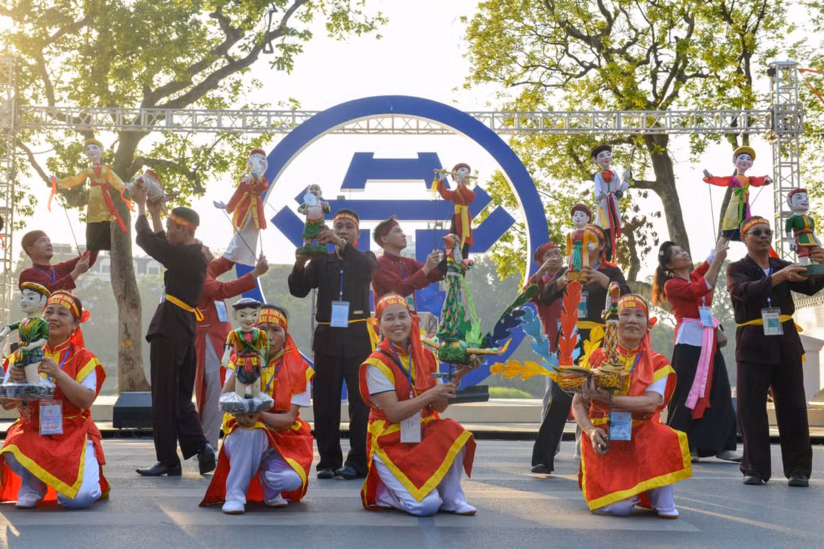 Nhiều màn trình diễn giới thiệu về tín ngưỡng thờ cúng của Thăng Long - Hà Nội khiến người xem được chứng kiến nhiều truyền thống thờ phụng khác nhau của dân gian.