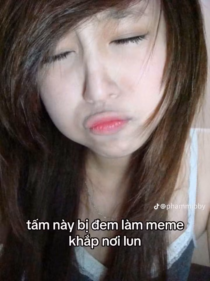 Ngay lập tức có người nhận ra đây là Phạm Mi - một cô nàng hot girl mạng cực kì quen mặt với những người thuộc thế hệ 8x, 9x.