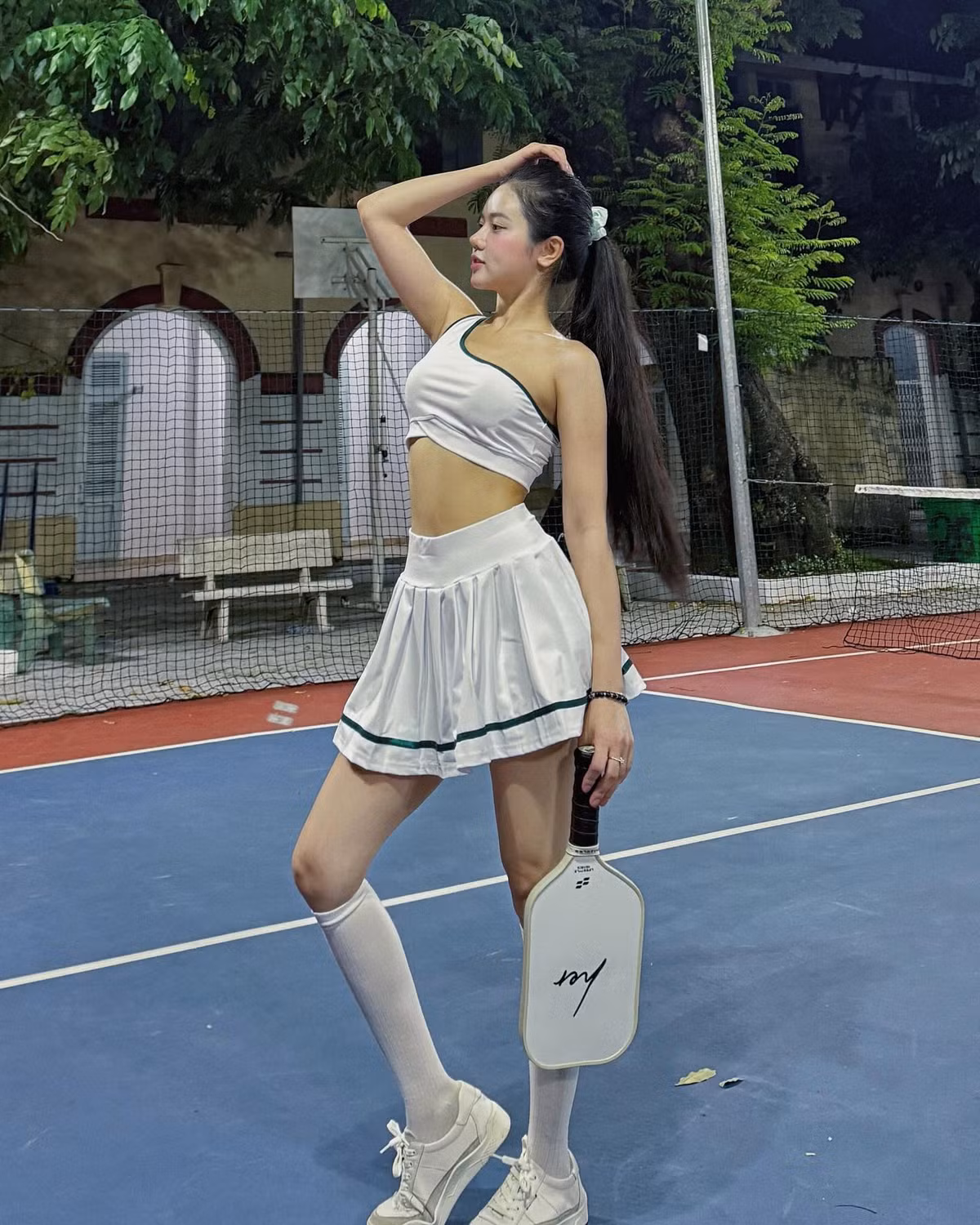 Đây không phải là lần đầu tiên mà Ý Nhi đăng ảnh trên sân pickleball, trước đó cô nàng cũng đã từng đăng loạt ảnh tương tự.
