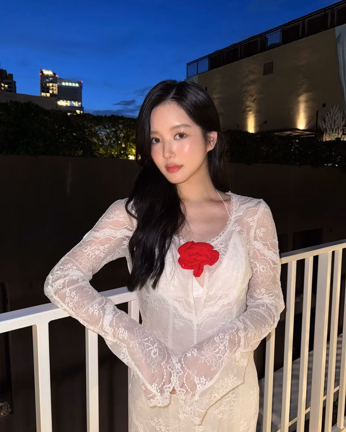 Mỹ nhân Thái gây ấn tượng với nhan sắc kẹo ngọt, đường nét thanh tú, cân đối từ gương mặt bầu bĩnh, sống mũi cao đến đôi mắt to tròn long lanh.