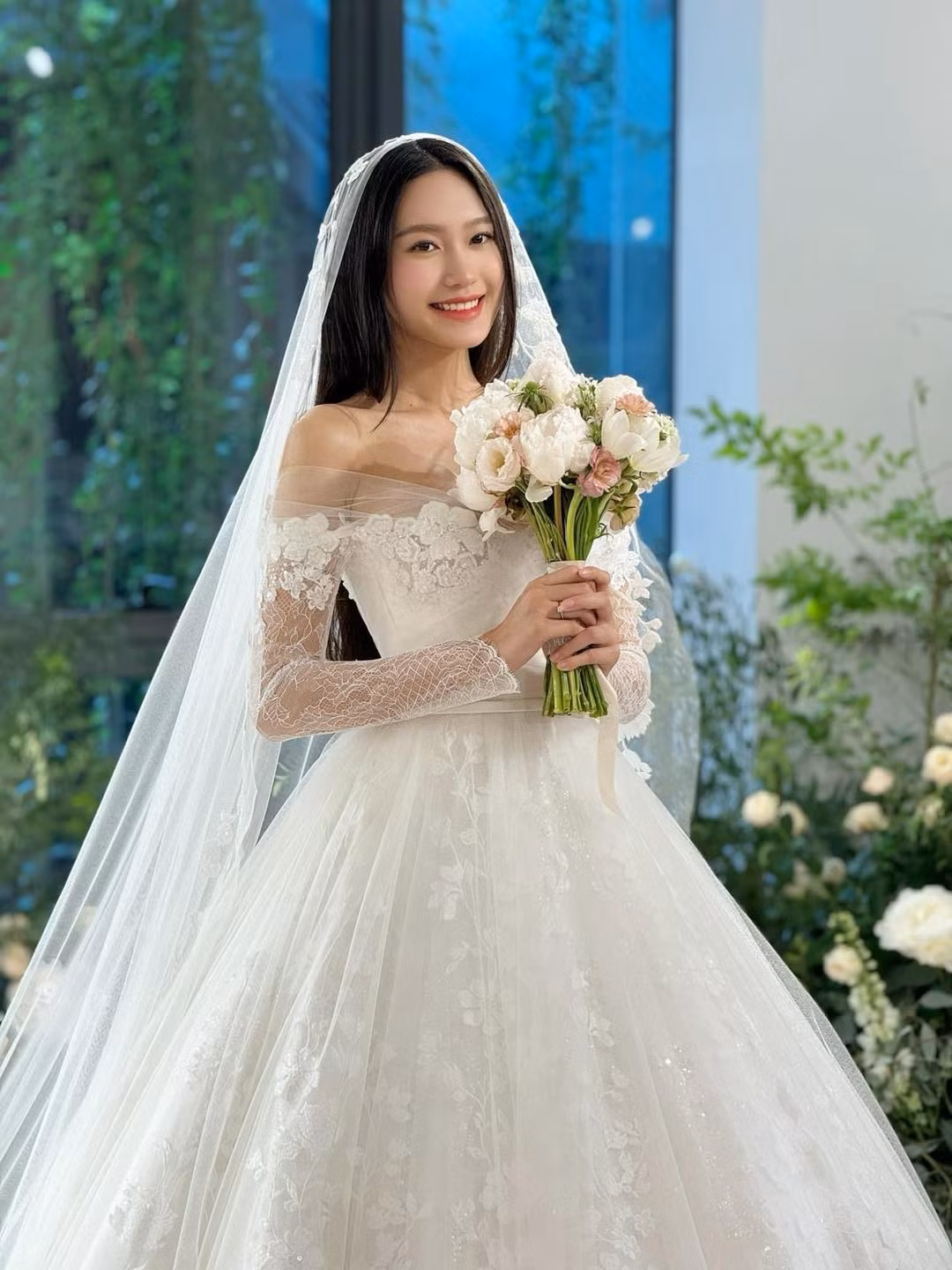 Đoàn Văn Hậu được nhiều người nhận xét là chàng cầu thủ nghiện con, nghiện vợ. Anh chàng thường thể hiện tình cảm với bà xã cùng con trai qua những tấm hình trang trên trang cá nhân.