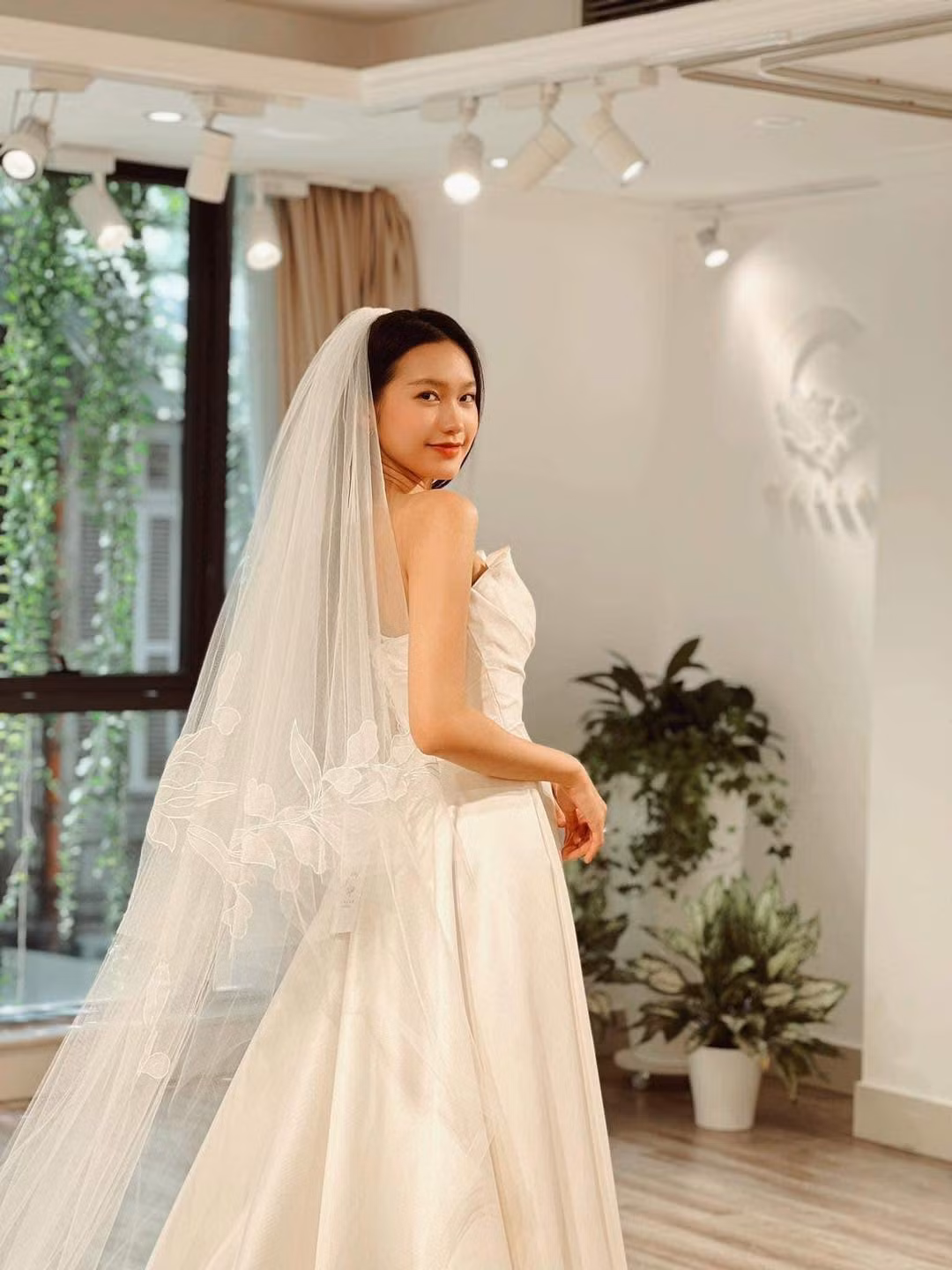 Cả 2 thường xuyên đăng tải hình ảnh gia đình nhỏ lên trang cá nhân, còn tạo cho con trai nhỏ tài khoản Instagram riêng để lưu giữ ảnh của cậu nhóc.