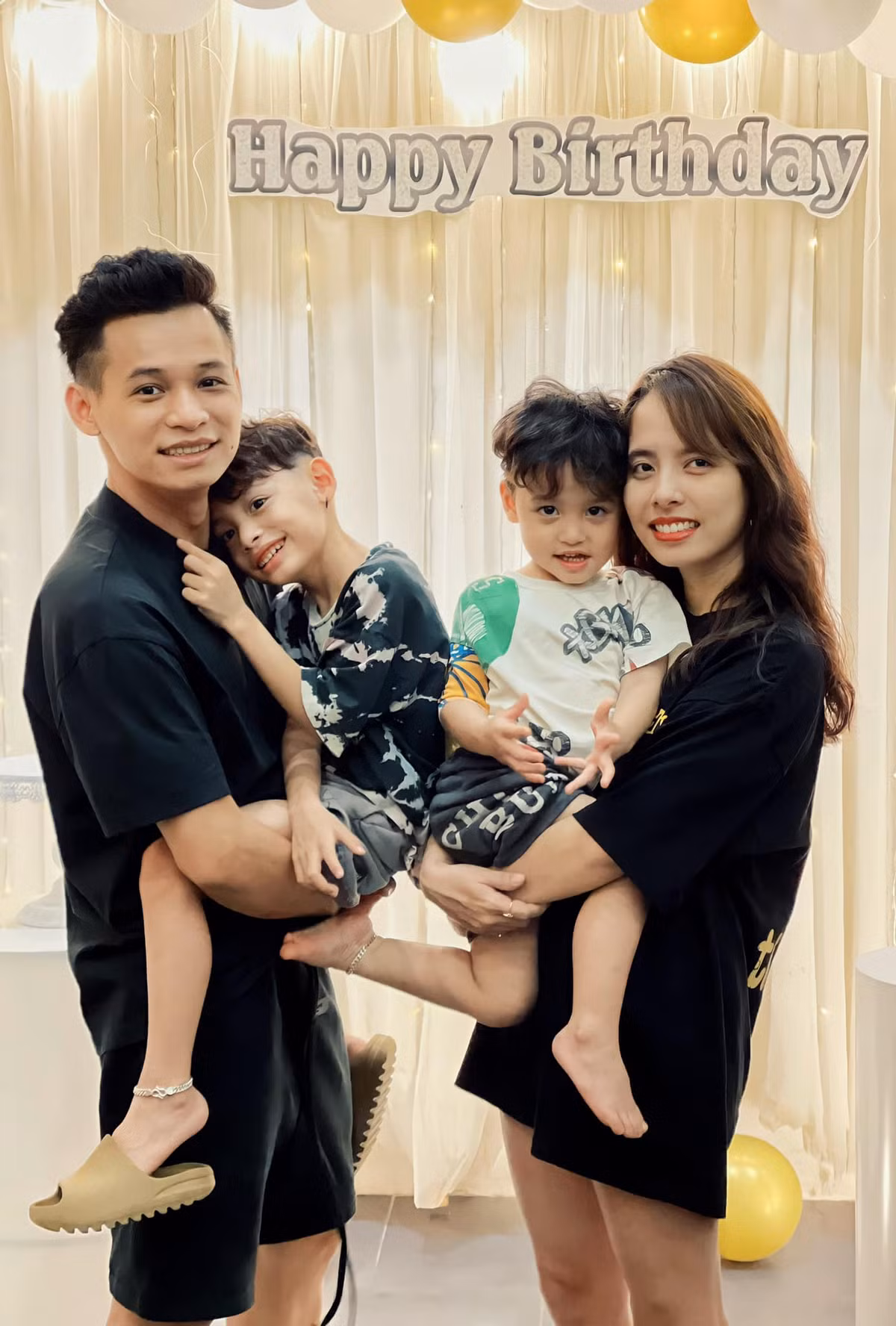 Là một streamer có tầm ảnh hưởng, có mối quan hệ rộng rãi với rất nhiều người thuộc nhiều lĩnh vực khác nhau nên hàng loạt cái tên nổi tiếng đã gửi lời chúc mừng đến gia đình Độ Mixi.