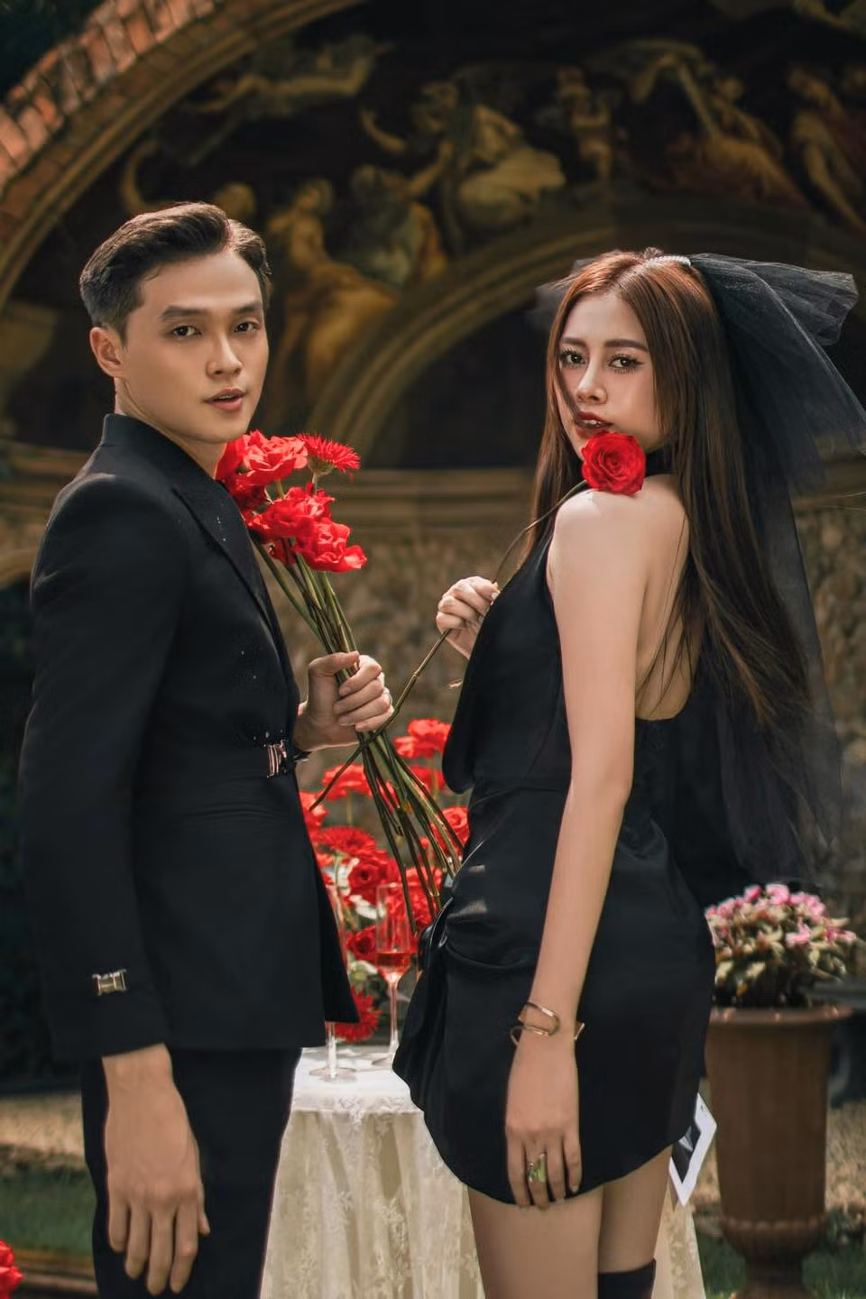 Được biết, cặp đôi đã chụp hình cưới với nhiều phong cách khác nhau, chính vậy những người theo dõi cả 2 rất mong ngóng những bộ hình cưới khác tiếp theo của nữ Tiktoker.