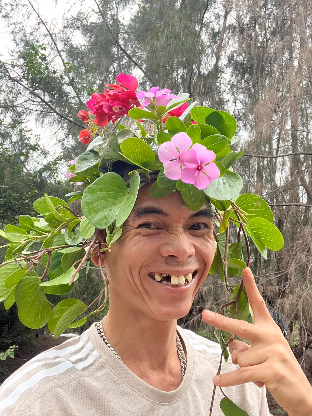 Năm đó, câu chuyện về anh chăn bò mồ côi có bài hát đếm số “gây bão" nổi tiếng khắp thế giới. Thậm chí loạt sao quốc tế đình đám như Snoop Dogg, Chris Brown, Rihanna, Cardi B,...cũng phải "phát cuồng" vì đoạn video đếm số ngẫu hứng của chàng trai chăn bò Việt Nam.