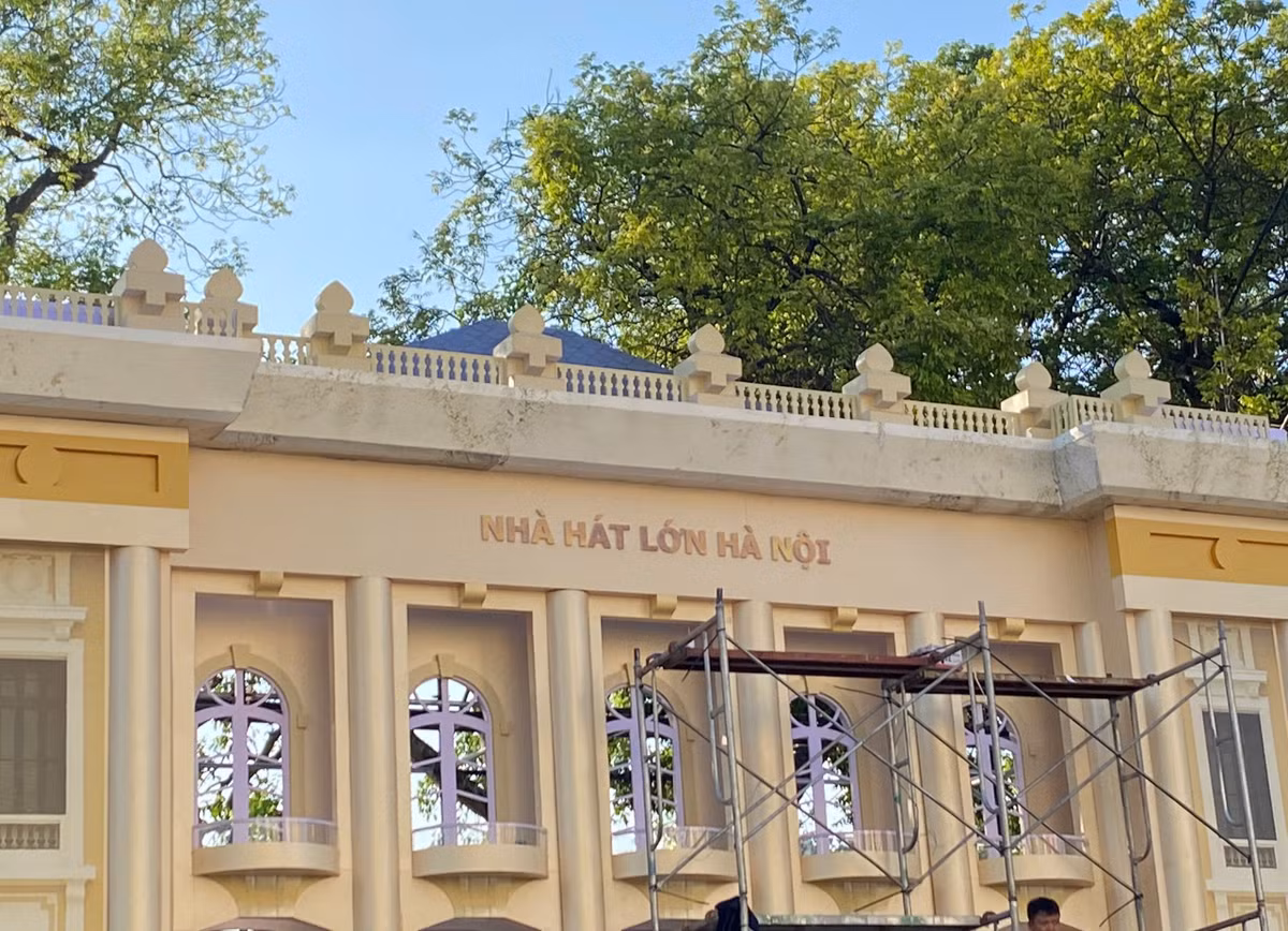 Mô hình Nhà hát Lớn - thánh đường nghệ thuật đương đại của Thủ đô Hà Nội đang được dựng trên con phố Đinh Tiên Hoàng.