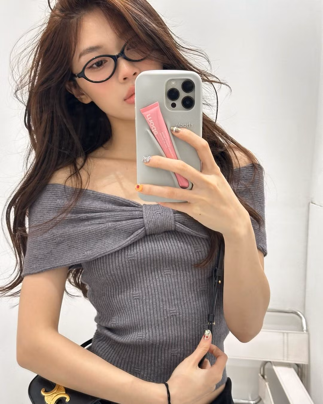Là một Tiktoker làm về lĩnh vực thời trang, Ly Phạm cũng rất ưa thích item này.