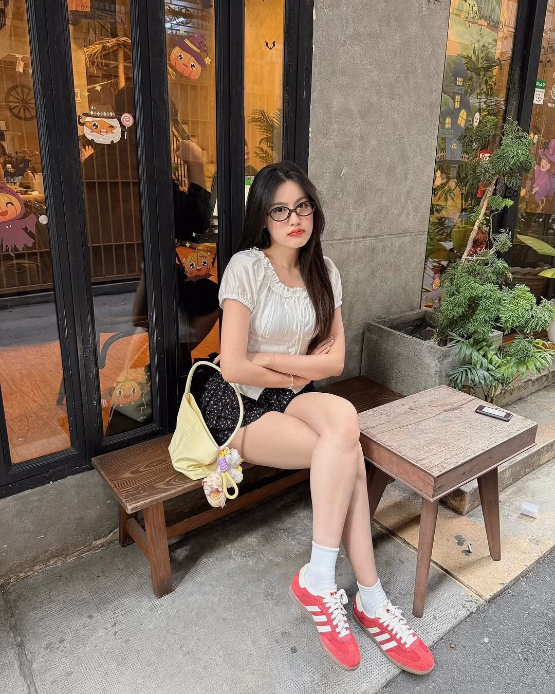 Tuy Mỹ Hàn và HIEUTHUHAI chưa hề công khai chuyện hẹn hò tuy nhiên cả 2 thường để lộ nhiều "hint". Nàng thường xuyên khoe tin nhắn tình tứ cùng quà được người yêu tặng, còn chàng thì lặng lẽ cười ngại khi được người khác trêu đùa hay nhắc về bạn gái.