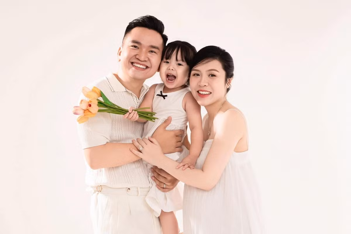 Hạnh Phúc được khán giả truyền hình biết đến với tư cách là MC quen thuộc của Chuyển động 24h. Dù nổi tiếng nhưng MC Hạnh Phúc lại khá kín tiếng về đời tư