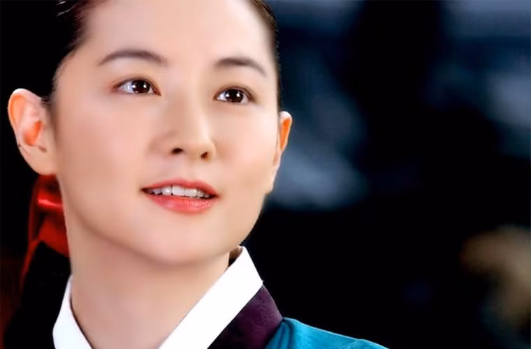 Lee Young Ae từng là ngôi sao nổi tiếng khắp châu Á với những bộ phim như: "Anh em nhà bác sĩ", "Nàng Dae Jang Geum"… Lee giành được sự chú ý và lòng yêu mến của đông đảo khán giả tại các nước Châu Á sau vai chính trong bộ phim truyền hình nổi tiếng "Dae Jang Geum".