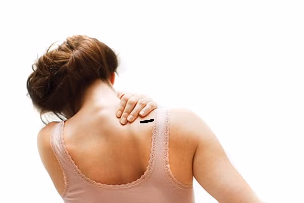 Ngược lại, vết bớt phía sau vai phải là dấu hiệu chủ nhân gặp nhiều may mắn về của cải.