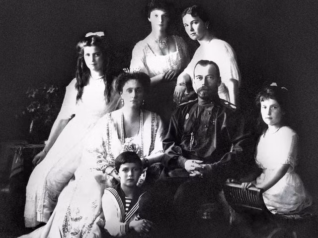 Nicholas Ramanov là Sa hoàng cuối cùng của Nga. Ông và hoàng hậu Alexandra Feodorovna có với nhau 4 con gái (gồm các công chúa: Olga, Tatiana, Maria, Anastasia) và 1 con trai (hoàng tử Alexei).