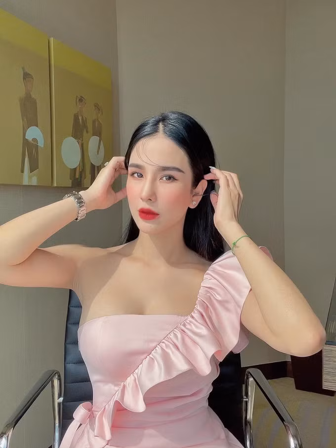 Bên cạnh công việc kinh doanh ngày càng phát triển, người đẹp vẫn dành thời gian cho một vài hoạt động nghệ thuật vì đam mê (Ảnh: Facebook nhân vật).