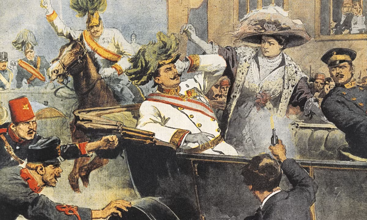 Gã sát thủ Gavrilo nhận thấy đây là cơ hội tốt để ra tay nên đuổi theo xe và lao tới rút khẩu súng ngắn Model 1910 giấu trong người. Gã nổ súng bắn vợ chồng Thái tử Ferdinand ở khoảng cách 1,5m khiến họ tử vong. Cái chết của Thái tử Ferdinand đã châm ngòi cho Thế chiến 2 bùng nổ.
