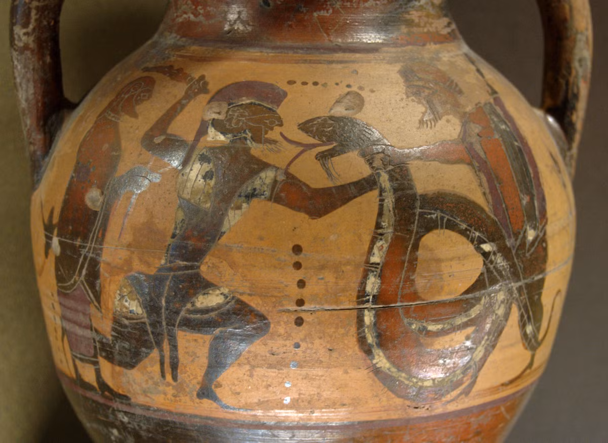 Dù thần Zeus có nhiều quyền năng nhưng không thể giúp Tiresias chữa lành đôi mắt. Theo đó, Tiresias bị mù. Đổi lại, Zeus ban cho Tiresias 2 món quà gồm: khả năng tiên tri và 7 mạng sống.