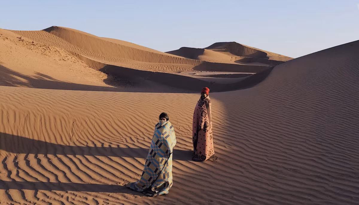 Khi nghiên cứu về sa mạc Sahara, các chuyên gia muốn xác định độ sâu. Sau khi bàn bạc, họ quyết định sử dụng công nghệ radar để đo độ sâu của sa mạc Sahara vì khó có thể dùng máy khoan hay đào trực tiếp xuống đáy để kiểm tra độ sâu.