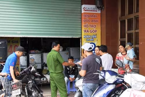 Quan ly cua hang dien may o SG bi dam chet vi "che gieu nhan vien"-Hinh-2