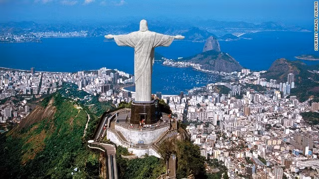Tượng Chúa cứu thế (Rio de Janeiro, Brazil): Tượng cao 30 m, nặng 635 tấn, nằm trên đỉnh núi Corcovado thuộc công viên quốc gia rừng Tijuca nhìn về thành phố. Tượng được làm từ bê tông cốt thép và đá biến chất steatit, được xây dựng từ năm 1922 đến năm 1931. Trung bình mỗi mùa hè, tượng Chúa bị sét đánh 12 lần.