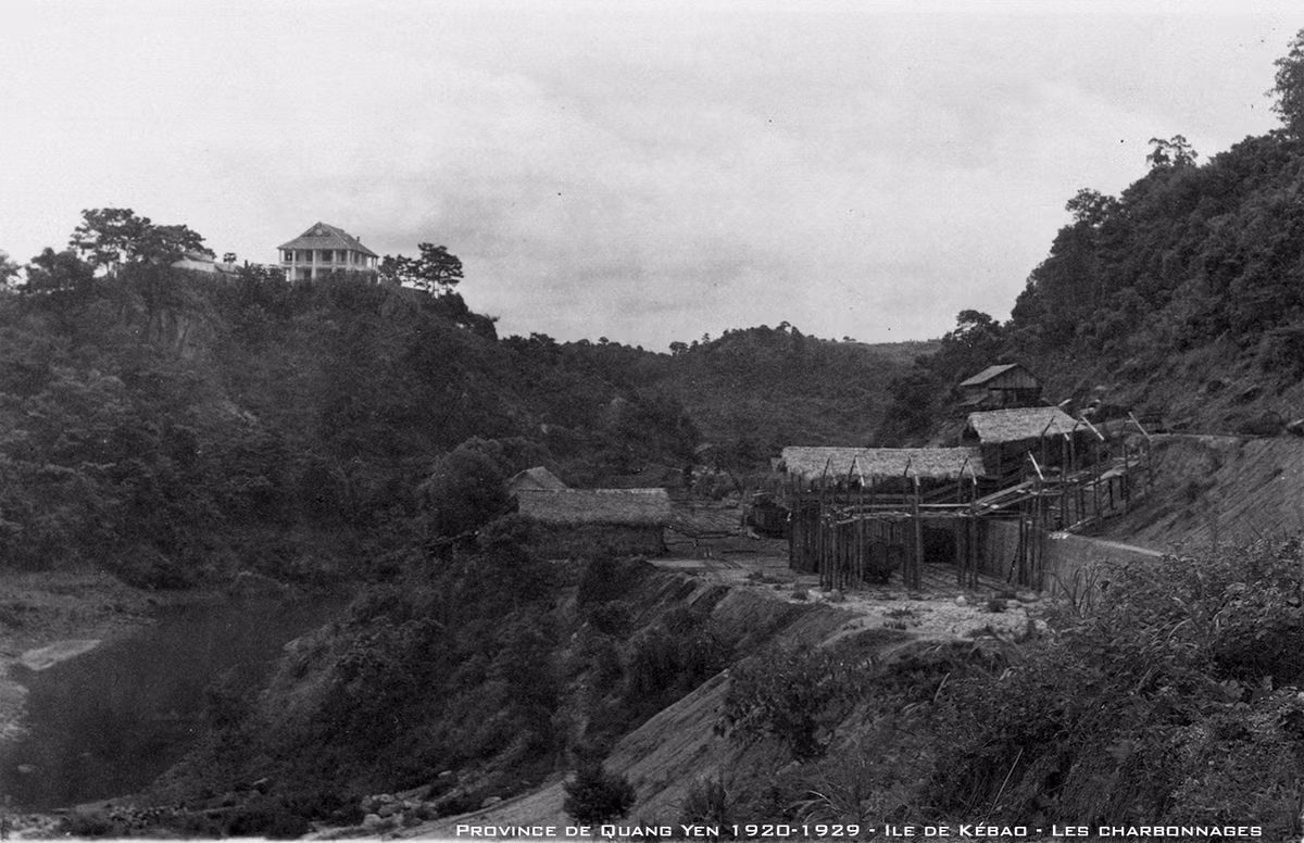 Một góc mỏ than Kế Bào. Vào năm 1888, người Pháp bắt đầu lập mỏ khai thác than và Kế Bào là mỏ than đầu tiên được S.F.C.T (Công ty Than Bắc Kỳ) thành lập vào ngày 1/9/1888.