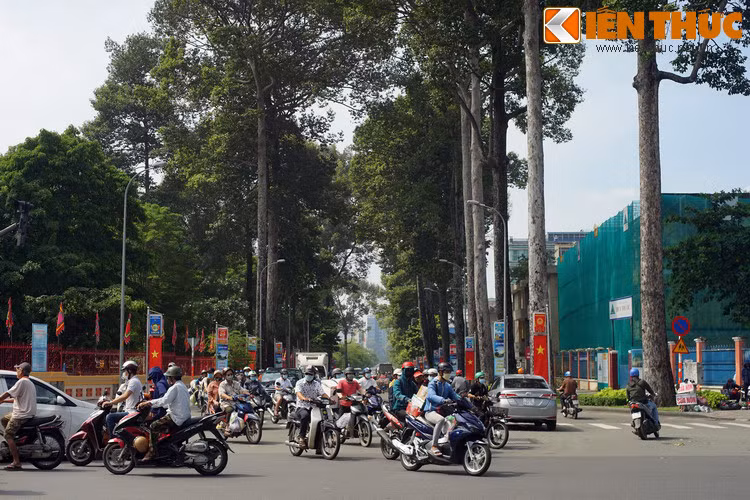 Đường Lê Văn Duyệt ở tỉnh Gia Định xưa kéo dài từ đầu cầu Bông và đâm ra đường Chi Lăng (nay là Phan Đăng Lưu), tương ứng với đường Lê Văn Duyệt hiện tại.