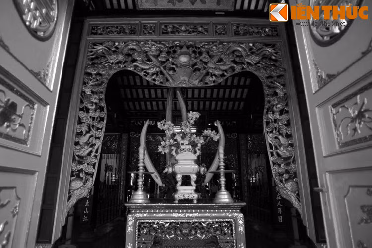 Sau đó, ông Lê Văn Thi được phép đến lăng Tả quân Lê Văn Duyệt để lo hương khói cho anh trai mình. Ngày nay ở trong đền thờ của khu lăng vẫn còn thờ ông Thi với tư cách một vị Tiền hiền.