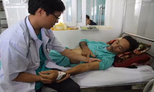 Cứu sống bệnh nhân mắc bệnh hiếm gặp tắc động mạch Cuu song benh nhan mac benh hiem gap tac dong mach