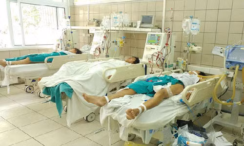 Mua cồn uống thay rượu, một bệnh nhân tử vong Mua con uong thay ruou, mot benh nhan tu vong
