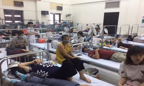 Bác sĩ gãy ngón chân không được nghỉ vì quá tải BN sốt xuất huyết Bac si gay ngon chan khong duoc nghi vi qua tai BN sot xuat huyet