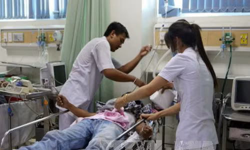 Nhiều người phải nhập viện cấp cứu sau bữa tiệc cưới Nhieu nguoi phai nhap vien cap cuu sau bua tiec cuoi