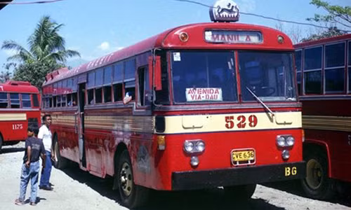 Linh Philippines bat giu 35 con tin tren xe bus