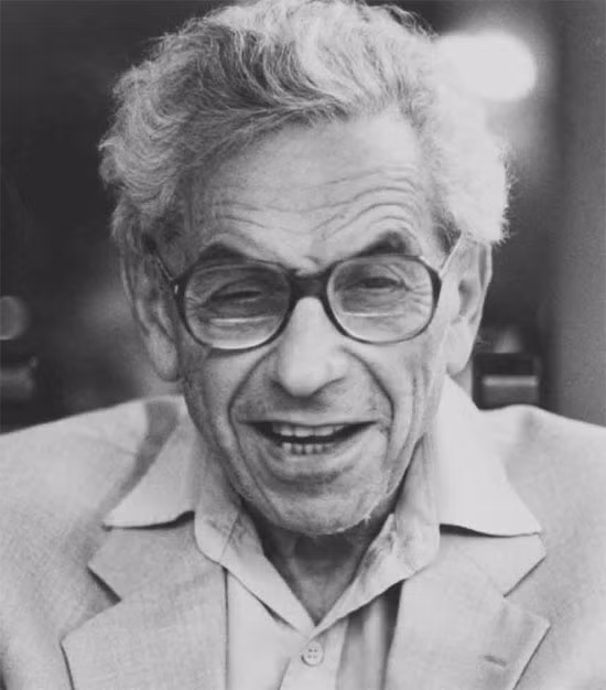 Ông đã ở nhờ nhà của đồng nghiệp này đến đồng nghiệp khác. Theo ước tính, Paul Erdős có tới 512 cộng sự khi theo đuổi sự nghiệp toán học. Trong suốt đời, ông đã viết tới 1.525 bài viết về toán học - thành tựu to lớn cho ngành toán học thế giới.