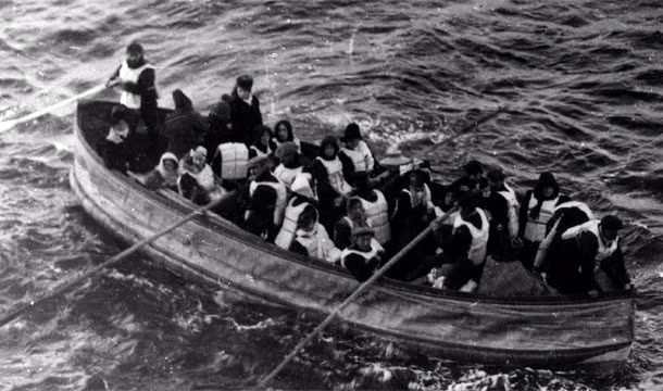 Mặc dù số lượng tàu cứu sinh trên tàu Titanic có thể cứu được hơn một nửa số người có mặt trên tàu nhưng trên thực tế chỉ có hơn 1/3 người may mắn thoát nạn nhờ những tàu cứu sinh trên.