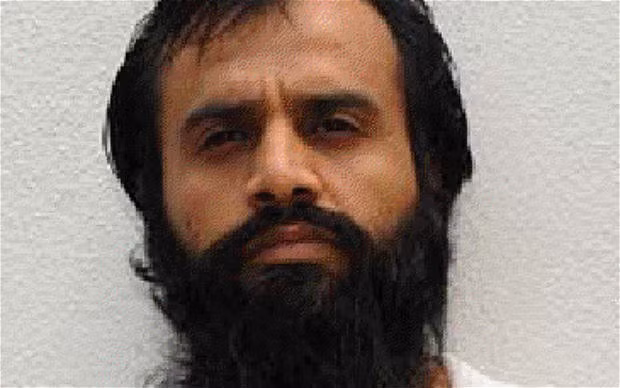 Muhammad Mani al-Qahtani, nghi phạm trong vụ tấn công ngày 11/9/2001 mà Mỹ bắt và thẩm vấn tại nhà tù Guantanamo. Y khai từng nhận thông điệp từ bin Laden thông qua người đưa thư al-Kuwaiti. Đến năm 2009, cộng đồng tình báo Mỹ đã lần ra dấu vết hoạt động của người đưa thư cho bin Laden tại Pakistan, nhưng họ chưa thể xác định chính xác nơi ở của đối tượng này. Trong khi đó, cơ quan tình báo của quân đội Pakistan đã nắm thông tin về khu căn cứ tại Abbottabad mà bin Laden đang lẩn trốn.