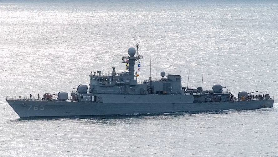 Với sự xuất hiện của 4 tên lửa hành trình chống hạm RGM-84 Harpoon Block 1B có tầm bắn 124 km, vận tốc Mach 0,8, mang theo đầu đạn trọng lượng 221 kg, chiếc Pohang Flight IV đã trở thành tàu hộ vệ đa năng thực sự.