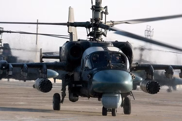 Bên cạnh đó, dự kiến trực thăng Ka-52M còn tiến hành các bài thử nghiệm với tên lửa chống tăng tầm xa Izdeliye 305 bản nâng cấp có tầm bắn được kéo dài lên gần 100 km, xa nhất thế giới.