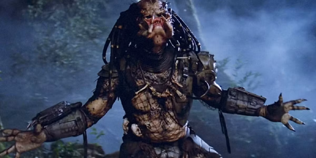 3. Predators (Kẻ Săn Mồi): Predators, xuất hiện trong loạt phim "Predator", là những sinh vật ngoài hành tinh có kỹ năng săn mồi vượt trội, sở hữu công nghệ tiên tiến và có một văn hóa dựa trên chiến tranh và săn bắn. Những chiến binh này săn lùng con người như một thử thách cao quý, biến việc tồn tại trước chúng trở thành một cuộc chiến sinh tử. Sự khéo léo, tàn nhẫn và sức mạnh vượt trội khiến Predators trở thành một trong những kẻ thù nguy hiểm nhất.(Ảnh:CBR)