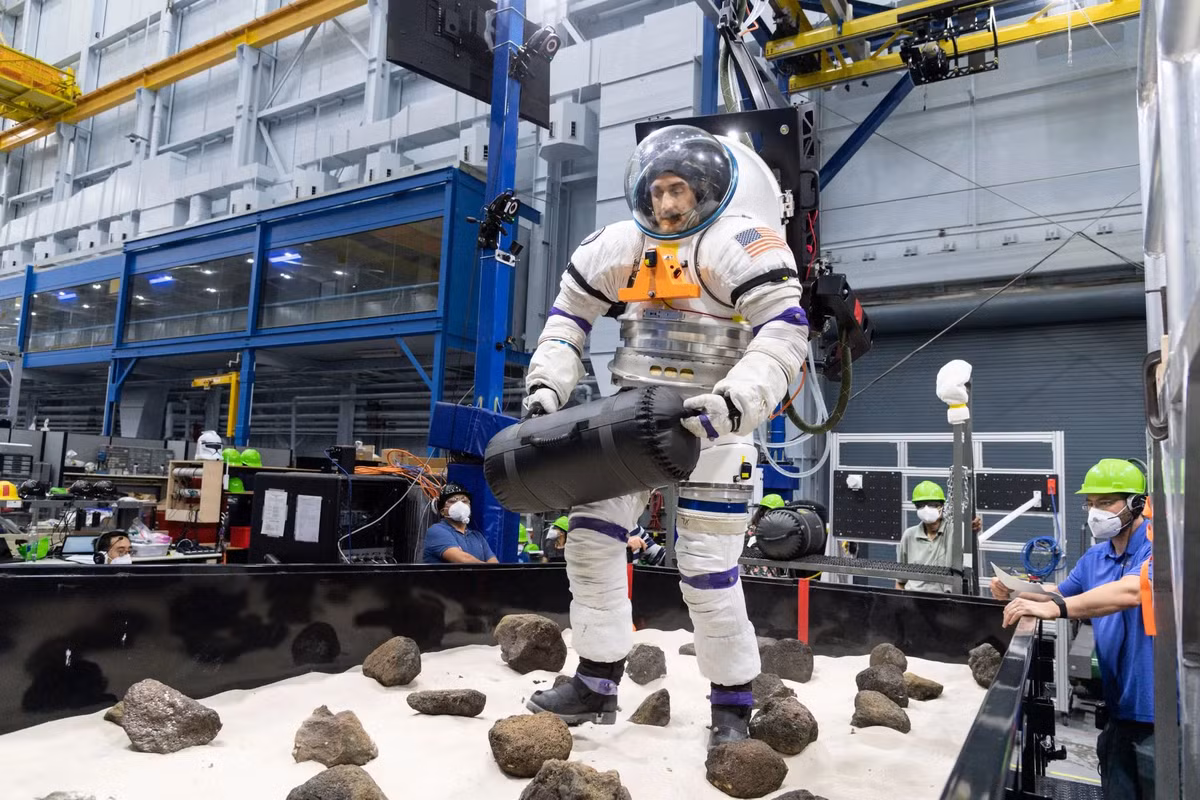 Đặc biệt, NASA chú trọng đến khả năng chịu đựng trong môi trường áp suất thấp, nơi oxy không đủ cung cấp như trên Trái đất. Điều này giúp các phi hành gia duy trì sức khỏe tốt trong các nhiệm vụ dài hạn trên Trạm Vũ trụ Quốc tế (ISS) hoặc trong các chuyến bay dài đến các hành tinh khác.(Ảnh: NASA)